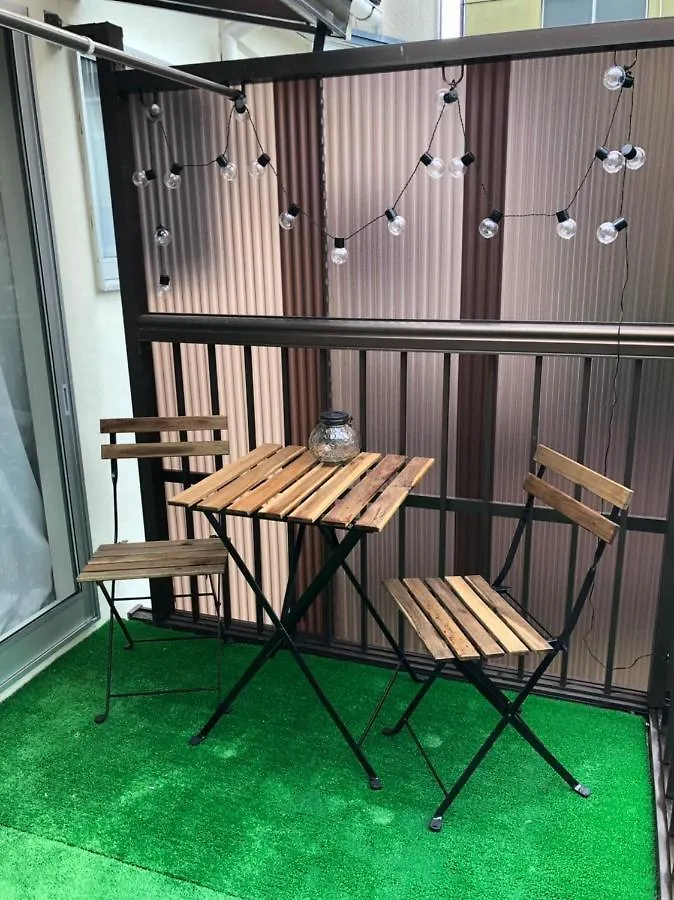 Apartmán 駅まで3分7人で広々使えるスタイリッシュ空間です Ósaka 0*,