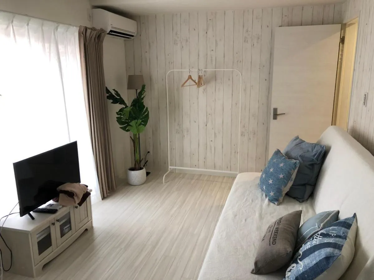駅まで3分7人で広々使えるスタイリッシュ空間です Apartment Osaka